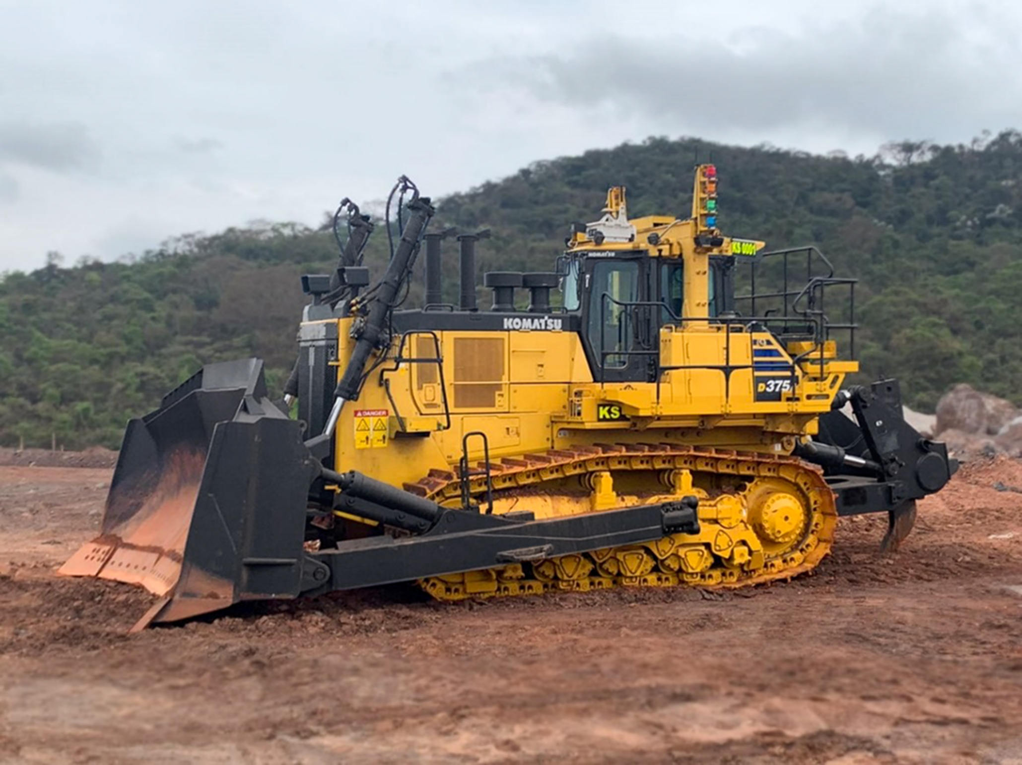 Komatsu ICT mining dozer_June.jpg