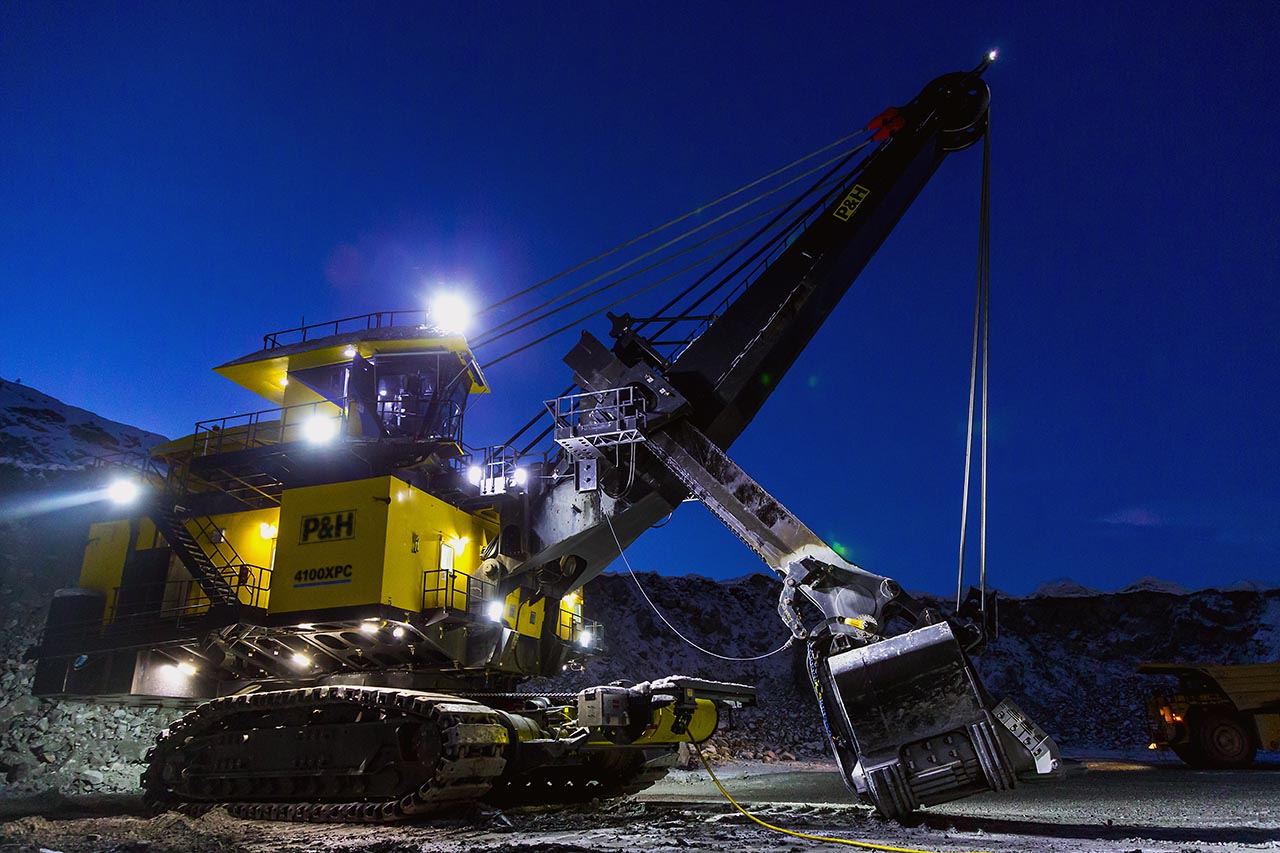 P&H 4100XPC electric rope shovel at night