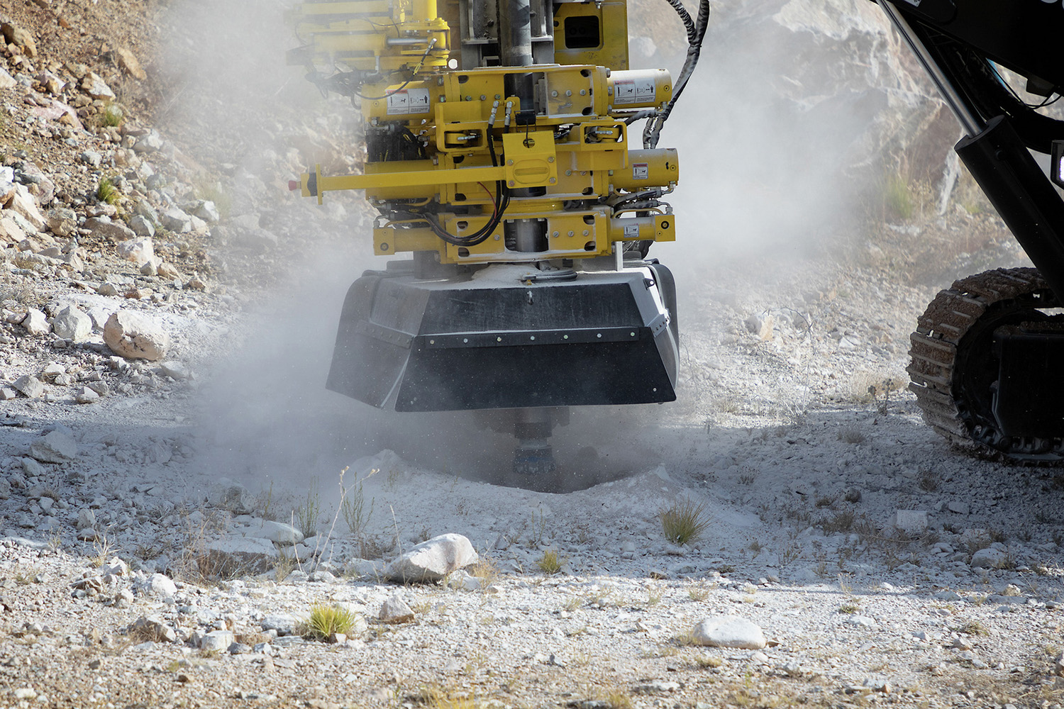 Dual-pressure air compressor