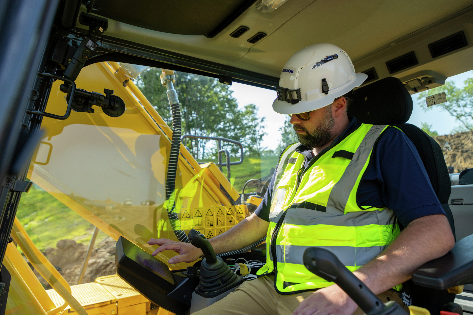 Intuitive and customizable cab monitor