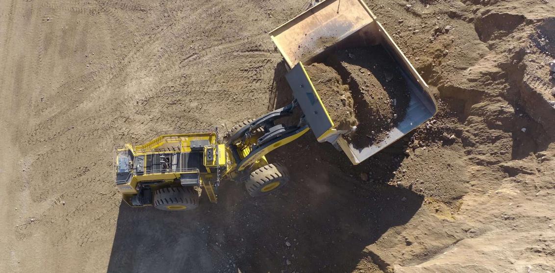 Komatsu WE1850-3 wheel loader offers faster cycle times and increased productivity.mp4