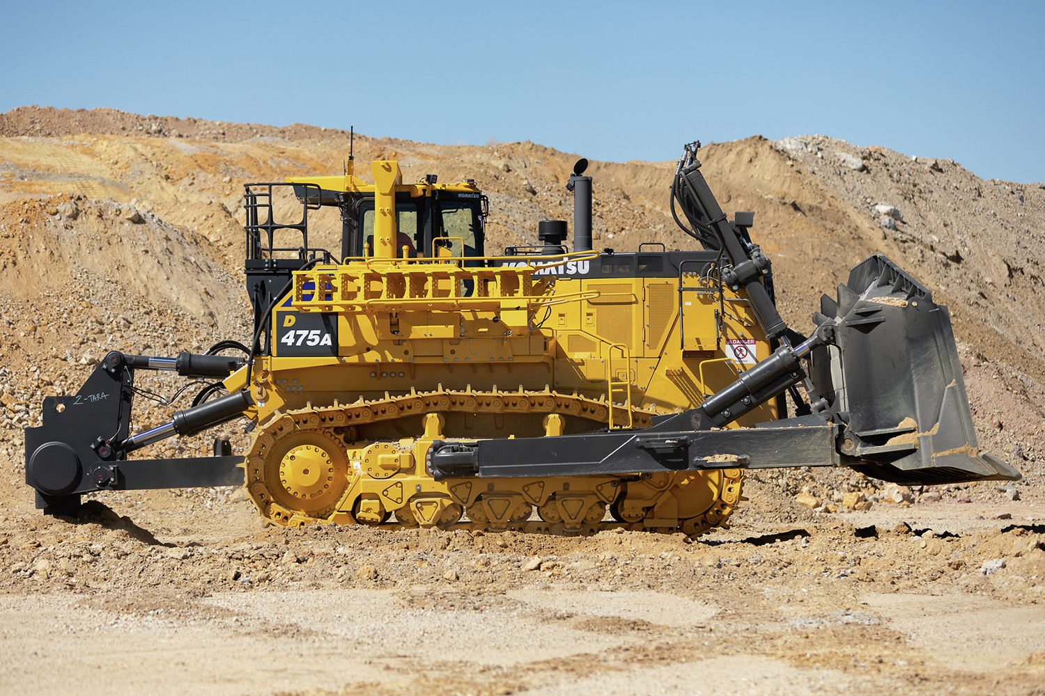 A Komatsu D475 surface mining dozer
